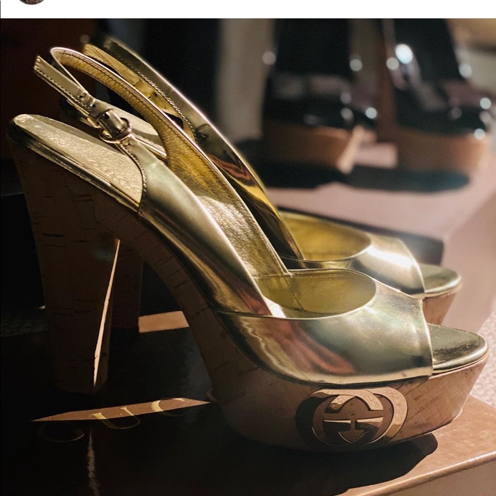 GOLD PEEPTOE PLATFORM SHOES USED ONCE ✨✨